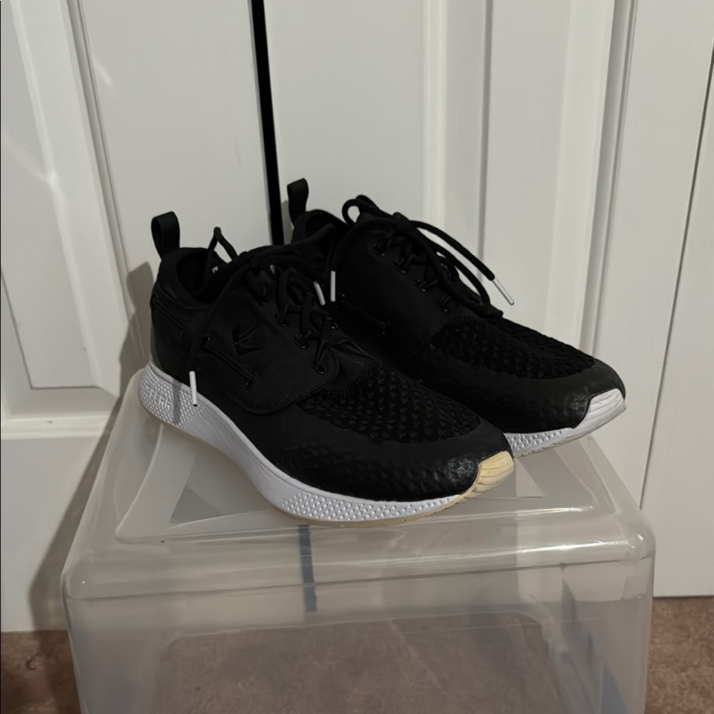 Sperry Black and White Sneakers with Sleek Design